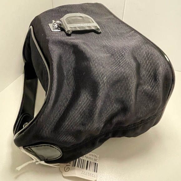 Description
Dior beauty cosmetic bag
14.5x12x5cm - Picture 3 of 10